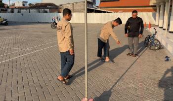 Ketua LDII Gresik Laksanakan Pengamatan Rashdul Kiblat di Masjid Miftahul Huda Singorejo